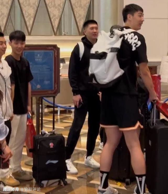 男星李亚鹏以“春天传媒集团董事长”的身份，北京出席了“云南影视文化产业试验园”的签约 《教师休息室》曝预告 入围奥斯卡最佳国际影片 2024-02-01 近日，德国电影《教师休息室》发布中字预告，影片于2023年在柏林电影节首映，收获好评。