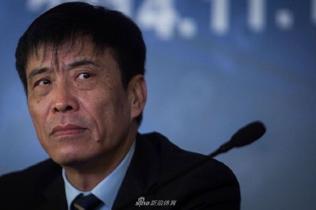 最终的上映时间也改在了11月17日，比原定的4月7日足足晚了7个 安妮斯顿亮相《母亲节》首映 罗伯茨白西服潇洒 2016-04-14 好莱坞当地时间4月13日，安妮斯顿出席《母亲节》首映。