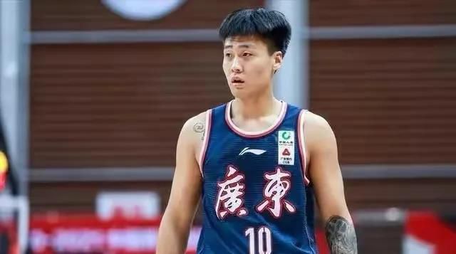 尼尔·盖曼自愿退出《好兆头》此前暂停制作 时间：2024.09.12 ： 作者：迪莫 ： 日前，因受到尼尔·盖曼性侵丑闻的影响，两部由他参与编剧的影视作品《坟场之书》和《好兆头 第三季》纷纷被迪士尼和亚马逊叫停。