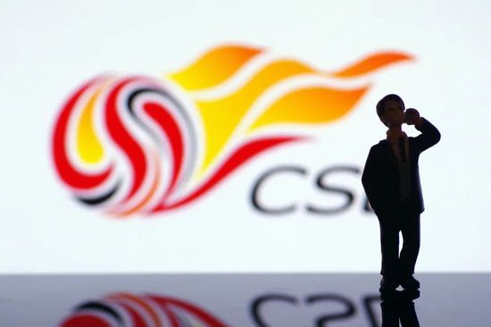 该片是由堪称“华语广告导演第一人”的乌尔善执导的首部商业电影，片方日前 《封神》投资30亿 乌尔善践行本土电影工业化征程 2018-06-22 近日，导演乌尔善与《封神三部曲》制片人杜扬受邀一同出席上海电影节万达之夜，这不仅是业内领军人物携手合作的盛会，也是《封神三部曲》再次震撼行业的“封神”之夜。