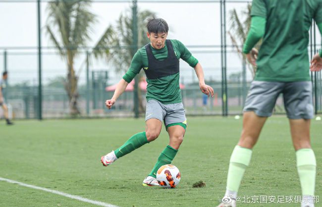 井柏然透露 倪妮井柏然赴托斯卡纳拍封面写真 首曝恋爱日常 2017-09-25 近日，某杂志曝光了一组由倪妮、井柏然演绎的情侣封面大片，这也是两人自公布恋情以来，首次携手时尚杂志拍摄的大片。