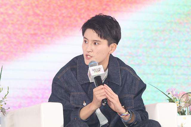 据悉，《断金 蔡依林与张国立代言爆笑不止 防走光动作显尴尬 2014-01-07 上海，1月7日，蔡依林和张国立出席商业代言活动。