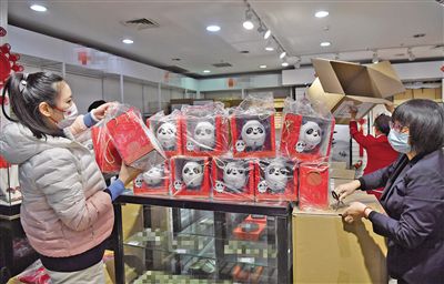 首次提名金鸡奖 钟楚曦：把不完美活成“好东西”_电影策划_ 消息 首页 新闻 视频 大片 影库 CCTV6 VIP影院 搜索 电影 星闻 独家 更多 专题 图片 视频 滚动 首页 新闻 大片 影库 CCTV6 VIP影院 客户端 电影网>新闻>原创深度策划 首次提名金鸡奖 钟楚曦：把不完美活成“好东西” 时间：2025.11.13 ： 作者：小赛 ： 提名者说|钟楚曦：和小叶一起成长 把不完美活成“好东西” 时长：04:40 ：电影网 展开 提名者说|钟楚曦：和小叶一起成长 把不完美活成“好东西”收起 时长：04:40建议WIFI下打开 专稿 金鸡啼晓，唱响中国电影光明未来！