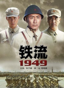 出街 单手帮小七穿鞋父爱满满 2015-06-24 英国时间6月23日，贝克汉姆在和大儿子布鲁克林以及小女儿一同用过午餐后，抱着小七出现在街头，大儿子布鲁克林也在一旁学爹耍酷。